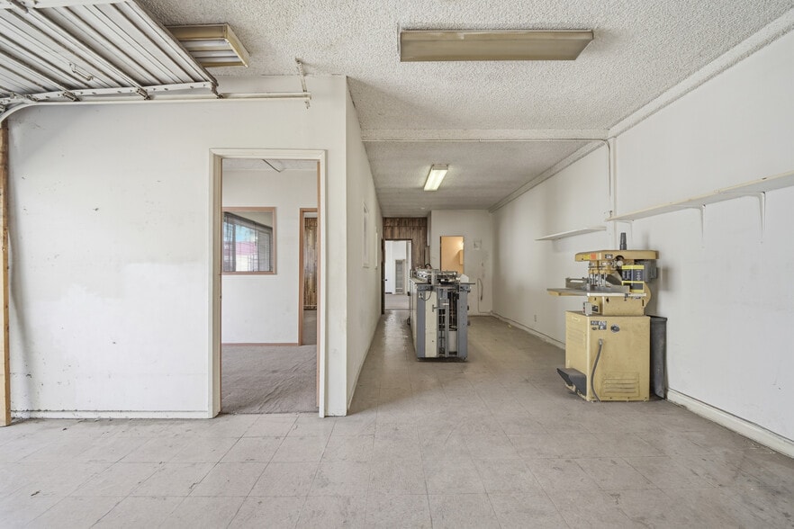 More Photos Of 915 W Olive Ave, Burbank Office For Sale