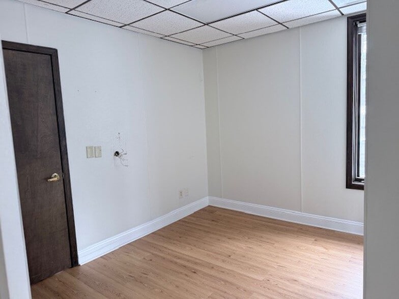 More Photos Of 4025 W Main St, Kalamazoo Medical For Sale