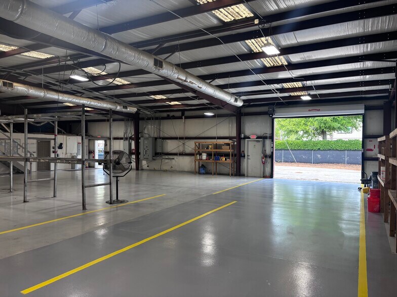 More Photos Of 1032 Commercial Dr, Brunswick Flex For Sale