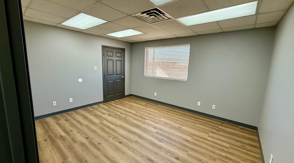 More Photos Of 1509 S County Road 1309, Midland Warehouse For Lease