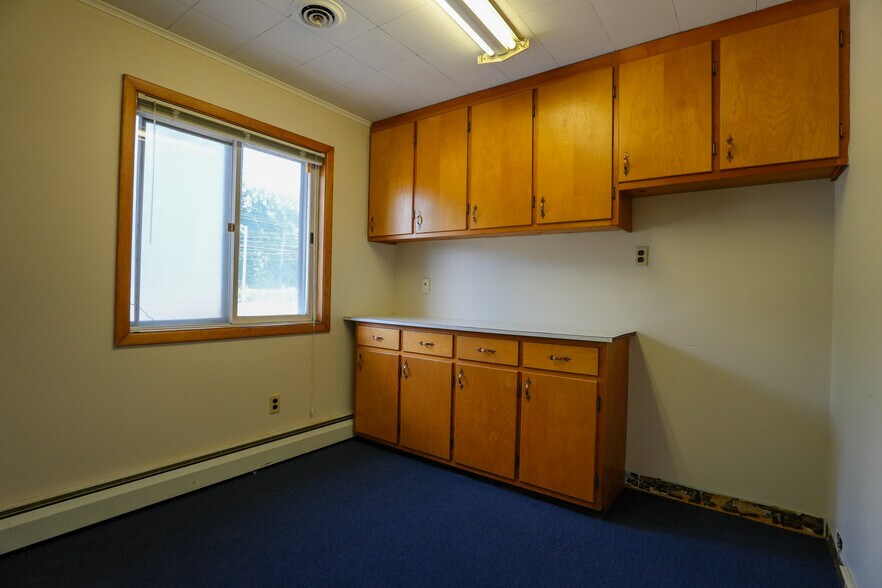More Photos Of 277 Division St N, North Tonawanda Office For Sale