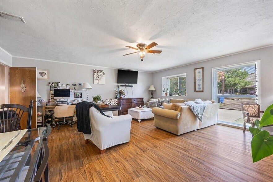 More Photos Of 106 Saint Mary St, Rockwall Office Residential For Sale