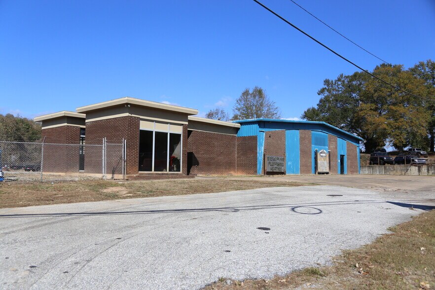 Primary Photo Of 2190 Cherokee Rd, Alexander City General Retail For Sale