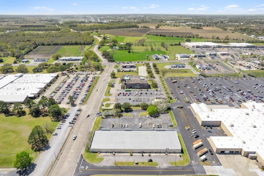 More Photos Of 1002 Jefferson Terrace Blvd, New Iberia Unknown For Lease