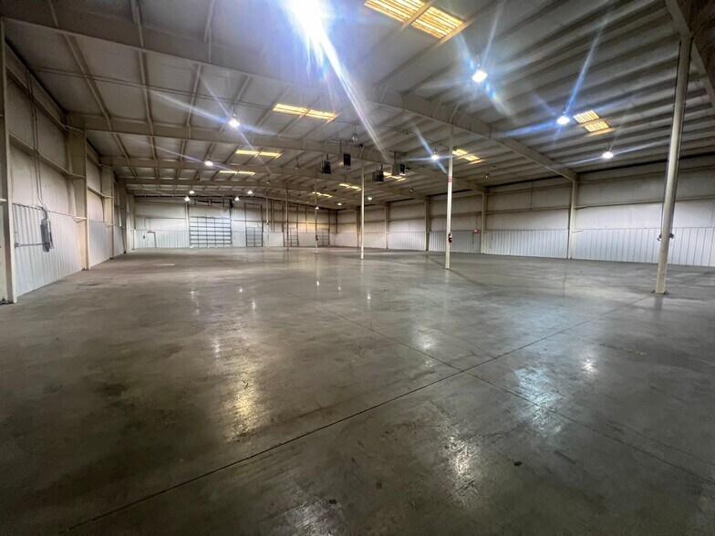 More Photos Of 1815 Baker Rd, High Point Warehouse For Lease