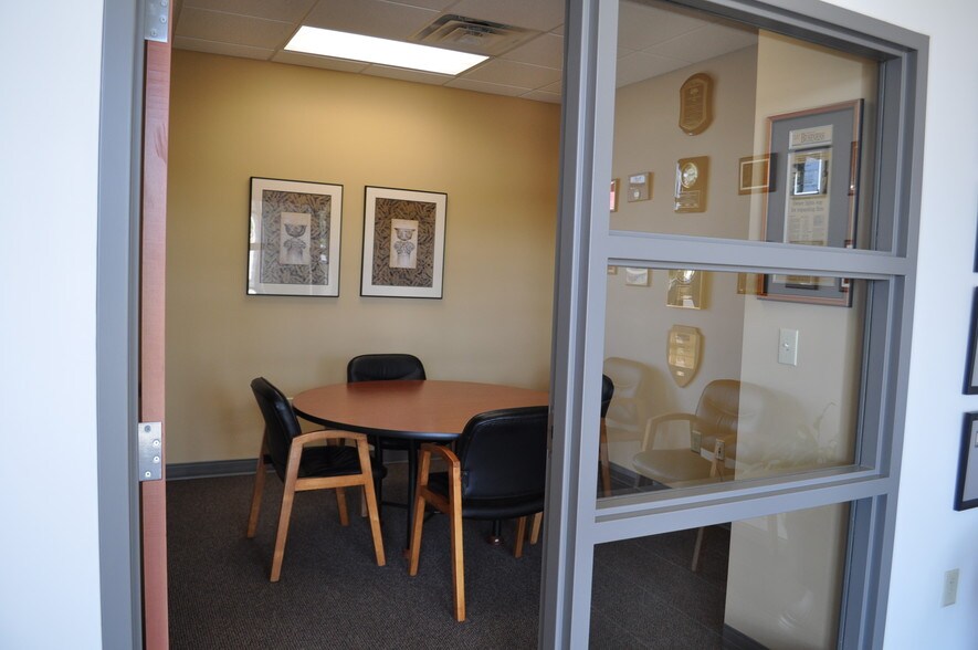 More Photos Of 552 E Russell St, Fayetteville Showroom For Sale