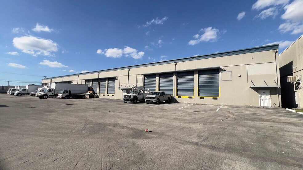 More Photos Of 9949 NW 89th Ave, Medley Warehouse For Lease