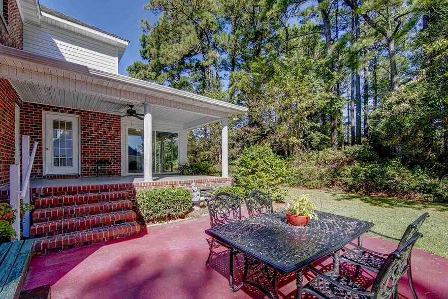 More Photos Of 113 Robert Bruce dr, Manteo Flex For Sale