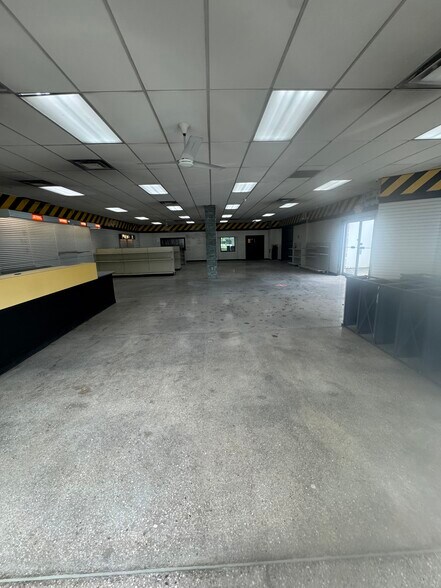 More Photos Of 319 W Sunrise Hwy, Freeport Freestanding For Lease