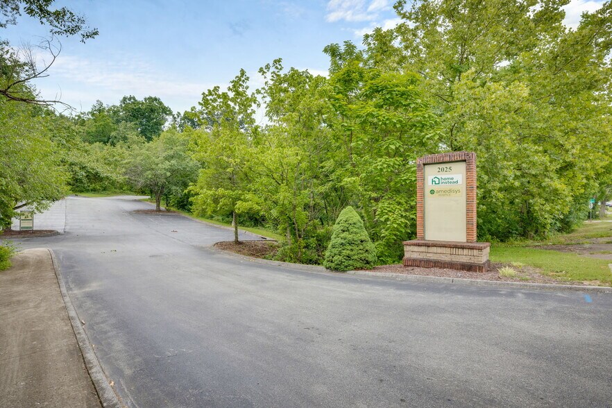 More Photos Of 2025 Meadowview Pky, Kingsport Medical For Lease