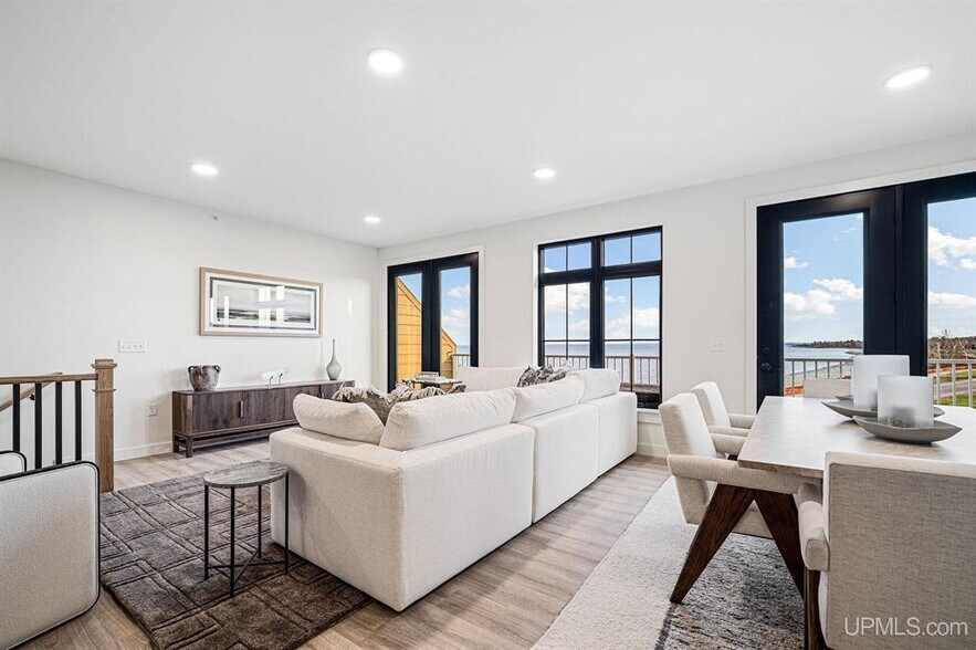 More Photos Of 2401 Lakeshore Blvd, Marquette Apartments For Sale
