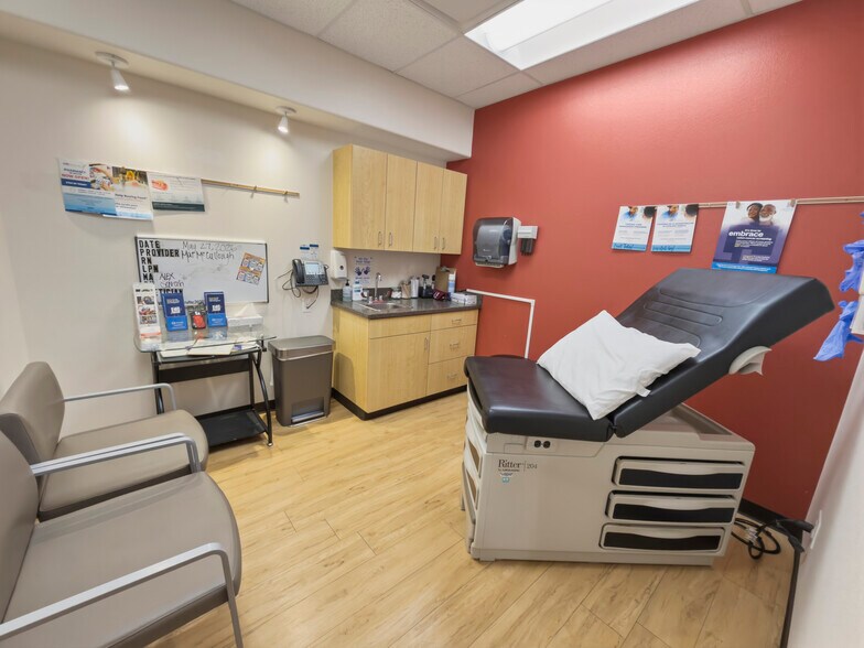 More Photos Of 308 Main St, Olathe Medical For Lease