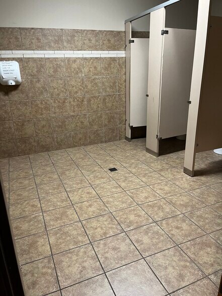 More Photos Of 5805 Highway 271, Fort Smith Freestanding For Sale