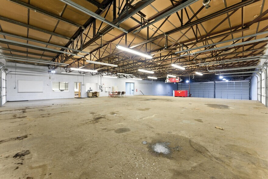 More Photos Of 15 Whipple St, Springfield Distribution For Lease