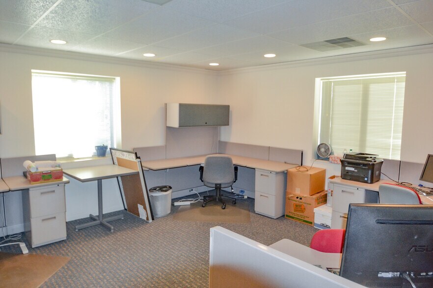 More Photos Of 1050 S Milford Rd, Highland Township Medical For Lease