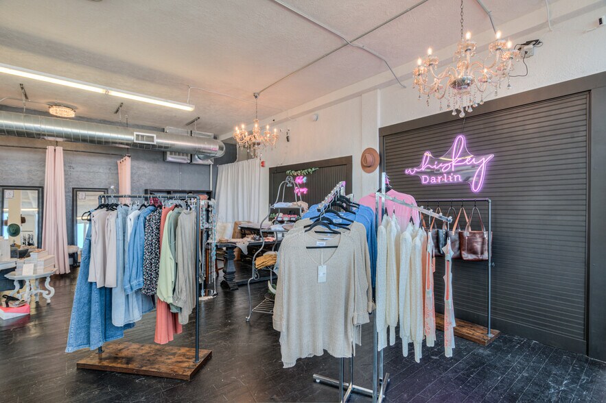 More Photos Of 395 N Main St, Prineville Storefront Retail Residential For Sale