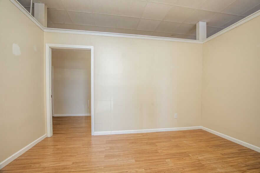 More Photos Of 4223 N Saint Peters Pky, Saint Peters General Retail For Lease