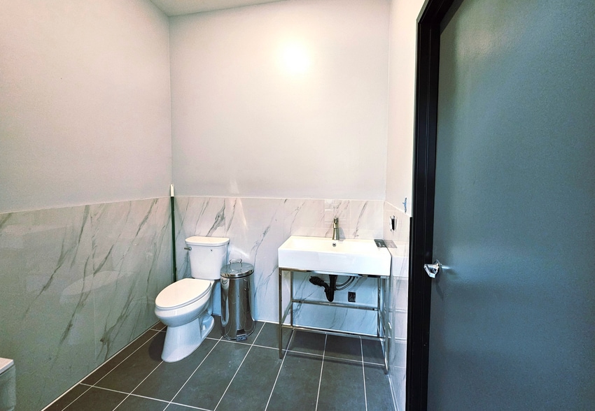 More Photos Of 4730 Spring Mountain Rd, Las Vegas Freestanding For Lease