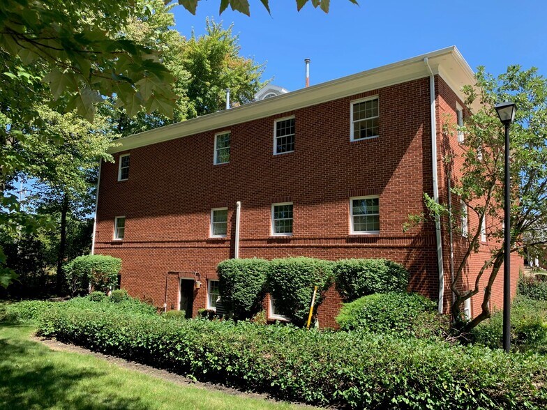 More Photos Of 308 N Cleveland Massillon Rd, Akron Office For Lease