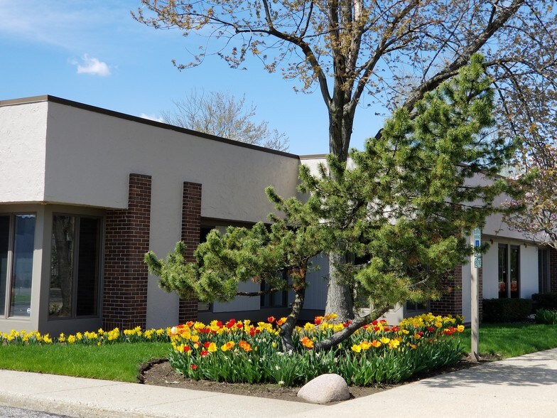 More Photos Of , Libertyville Office For Sale