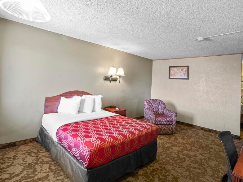 More Photos Of 1225 S State St, Salina Hotel For Sale