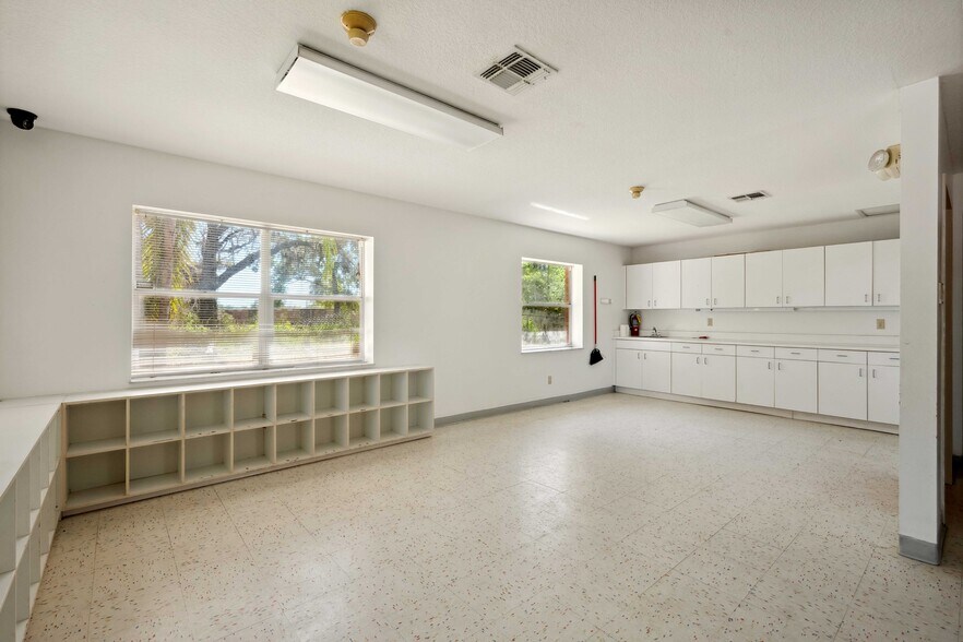 More Photos Of 38022 River Rd, Dade City Medical For Lease