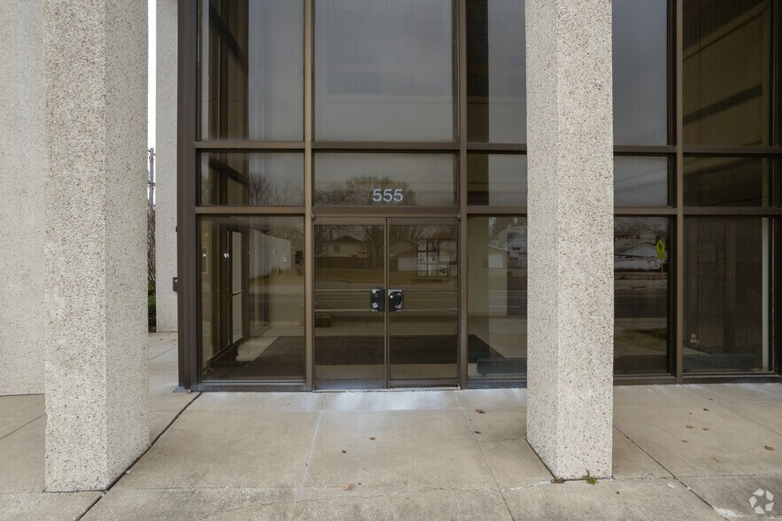 More Photos Of 555 Burnham Ave, Calumet City Office For Sale