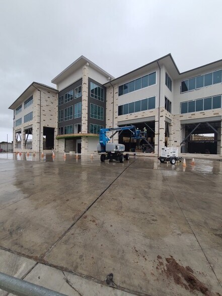 More Photos Of 3011 Flintrock Rd, Lakeway Medical For Lease