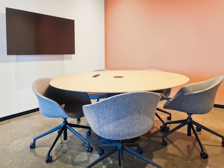 More Photos Of 5501 La Branch St, Houston Coworking Space