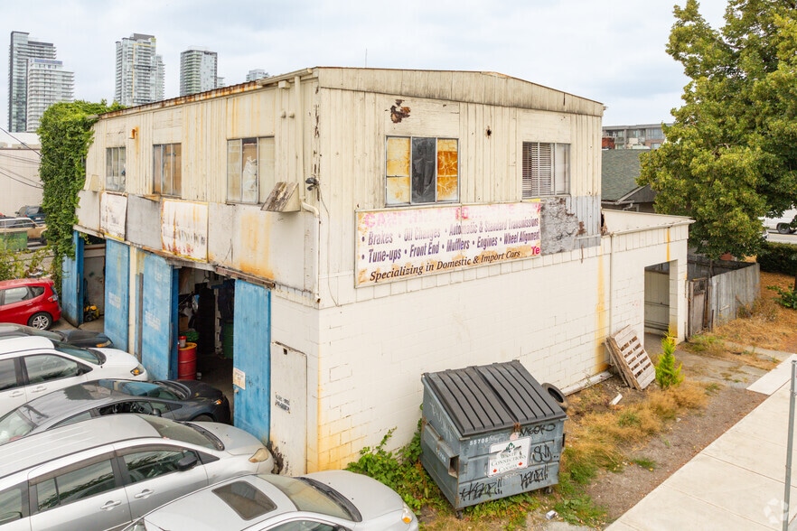 Primary Photo Of 5488 Imperial St, Burnaby Auto Repair For Sale
