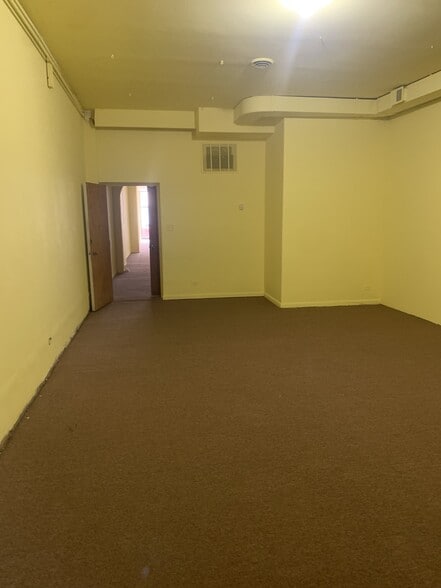 More Photos Of 4849-4853 Oakton St, Skokie Storefront For Lease