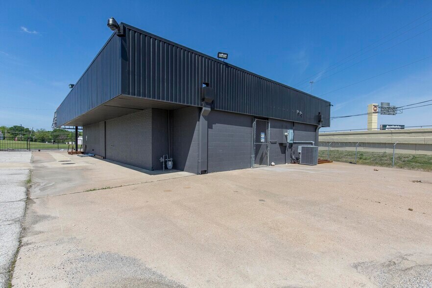 Primary Photo Of 636 W Tarrant Rd, Grand Prairie General Retail For Lease