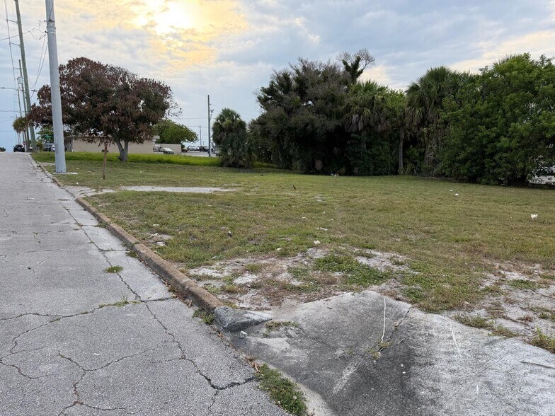 More Photos Of 408 Avenue E, Fort Pierce Land For Sale