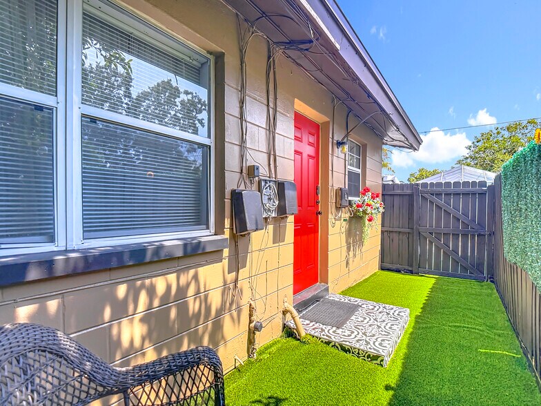 More Photos Of 139 SE Jefferson Cir N, Saint Petersburg Apartments For Sale