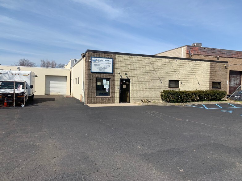 More Photos Of 38 Saint Johns Pl, Freeport Warehouse For Lease