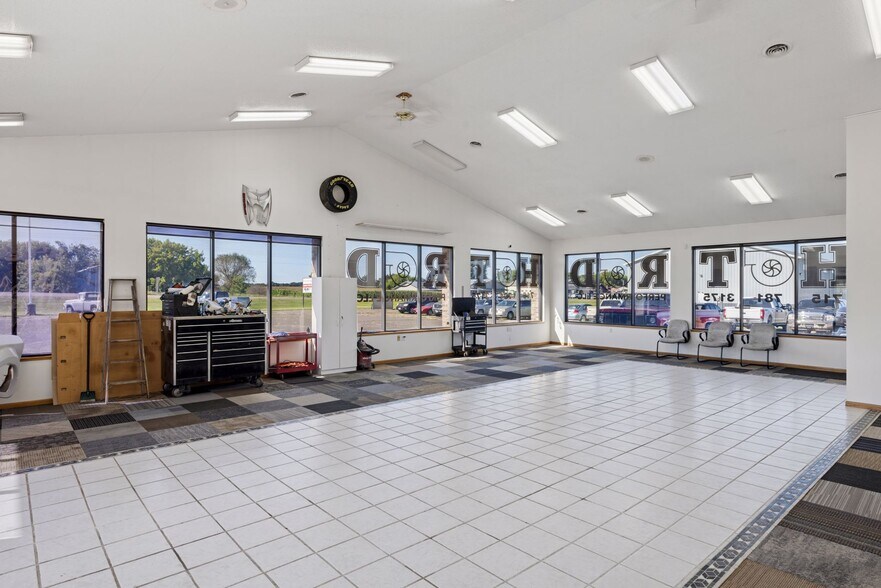 More Photos Of 931 240th St, Osceola General Retail For Sale