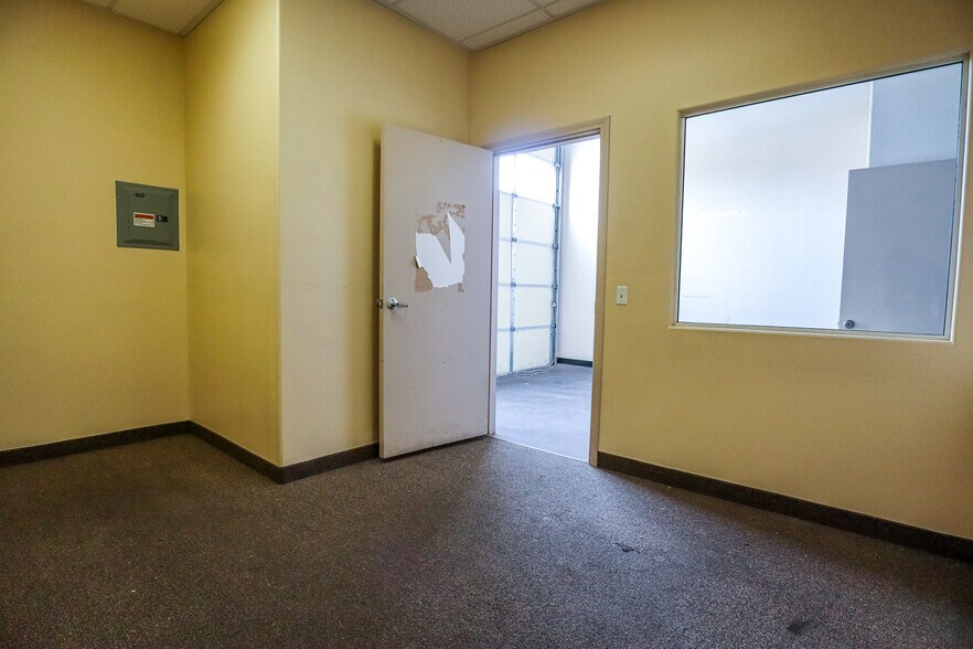 More Photos Of 6640 S Tenaya Way, Las Vegas Light Distribution For Lease