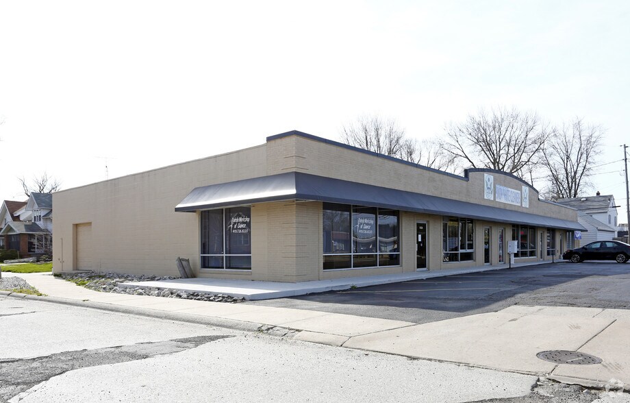 Primary Photo Of 5118-5126 N Summit St, Toledo Freestanding For Sale