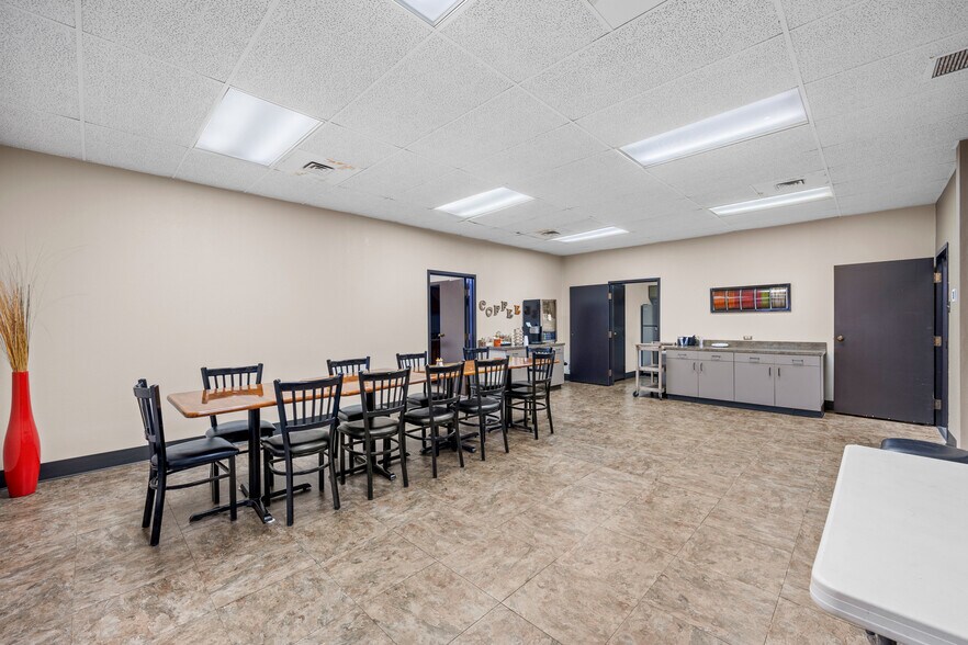 More Photos Of 8001 E R L Thornton Fwy, Dallas Office For Sale