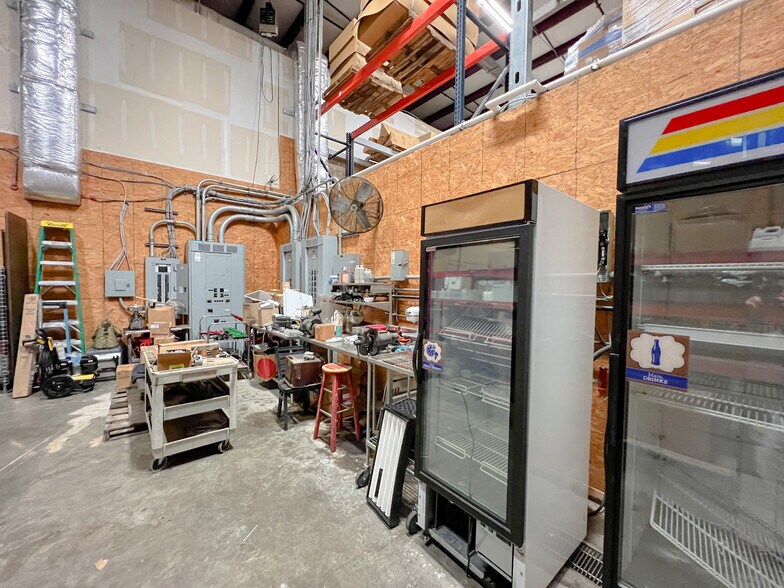 More Photos Of 17420 Highway 190 E, Hammond Showroom For Lease