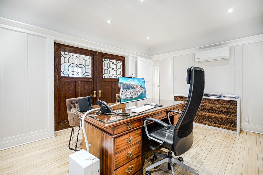 More Photos Of 4565 Rue Sherbrooke O, Westmount Office For Lease