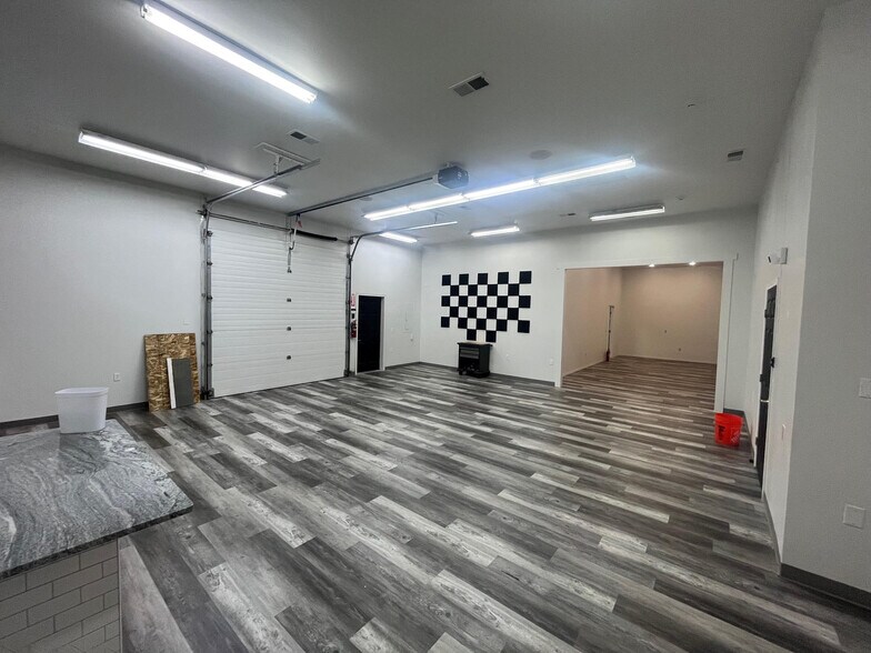 More Photos Of 6503 W Okanogan Ave, Kennewick Warehouse For Lease