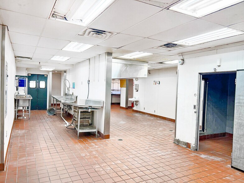 More Photos Of 5740 W Irlo Bronson Memorial Hwy, Kissimmee Storefront For Lease