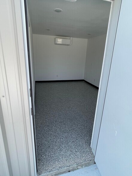 More Photos Of 5865 E Highway 266, Claremore Flex For Lease