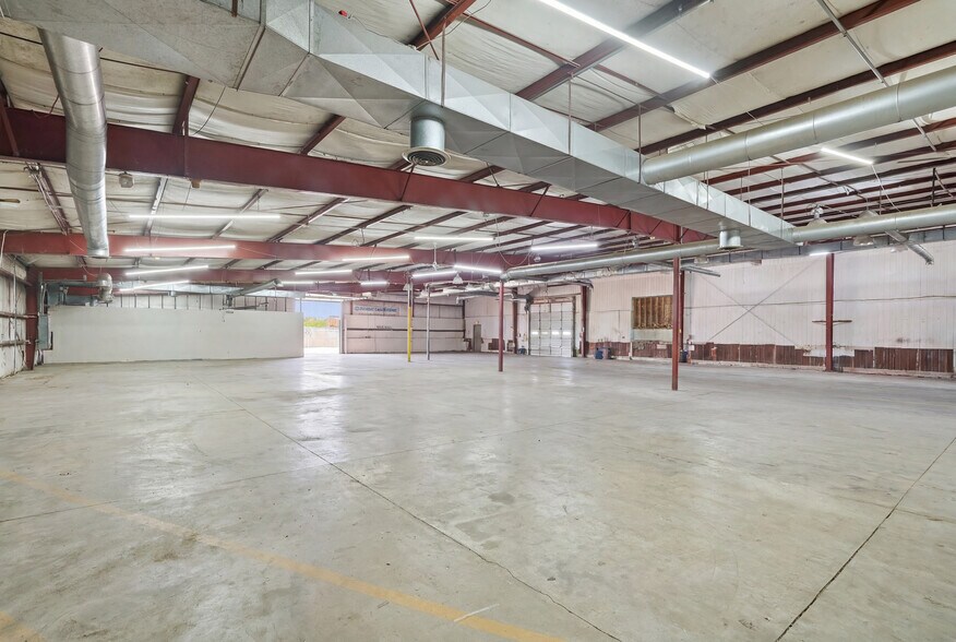 More Photos Of 301 Old Dubuque Rd, Anamosa Warehouse For Lease