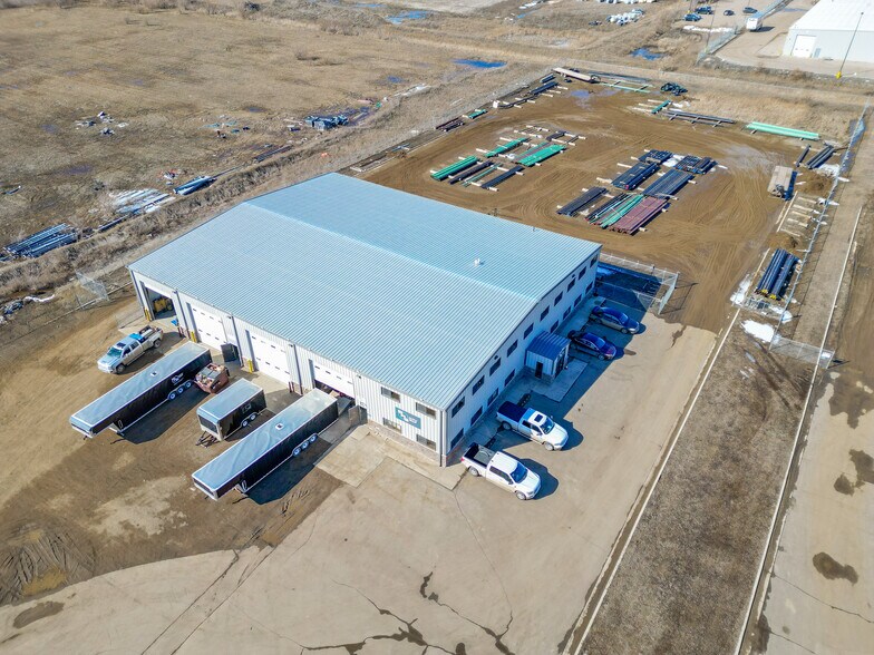 More Photos Of 509 Well St, Williston Warehouse For Lease