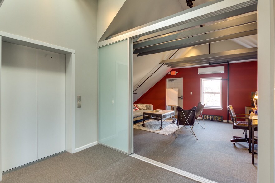 More Photos Of 1020 Princess St, Alexandria Loft Creative Space For Sale