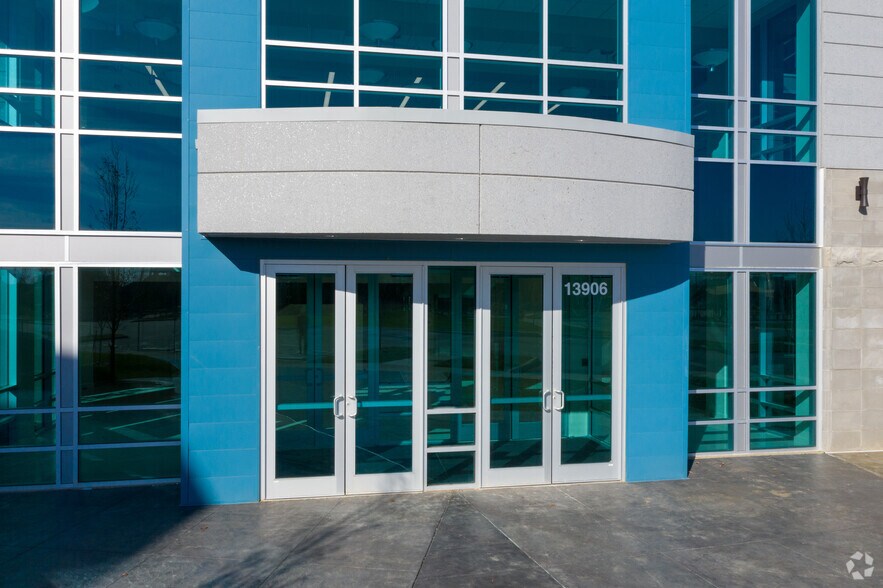 More Photos Of 13906 Promenade Green Way, Louisville Office For Lease
