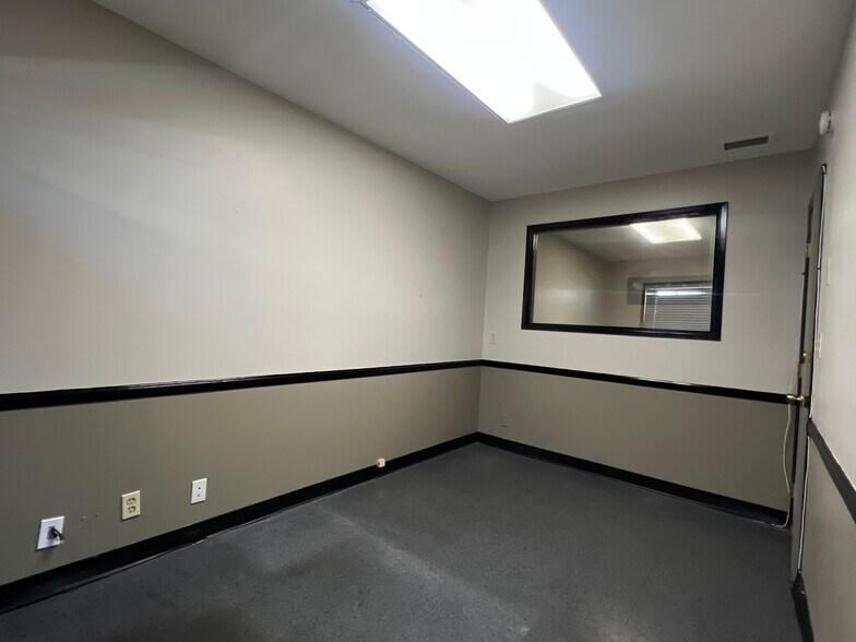 More Photos Of 1913 E 17th St, Santa Ana Office For Sale