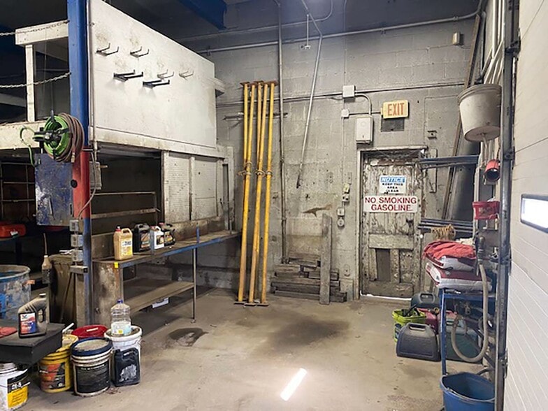 More Photos Of 2415 S Byrne Rd, Toledo Showroom For Sale